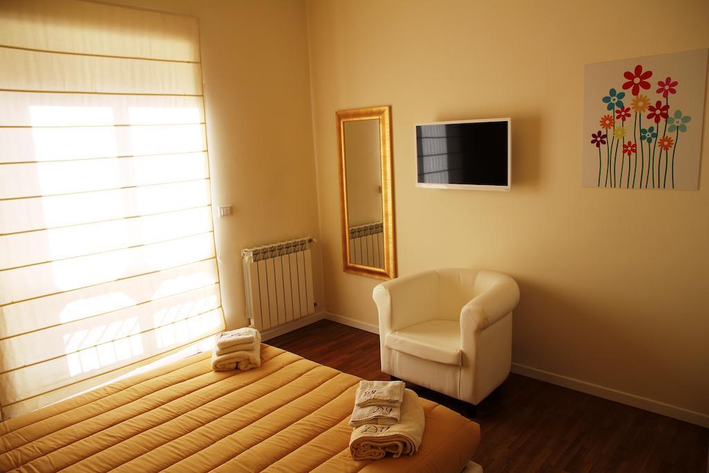 Domus Yenne Suites 칼리아리 객실 사진