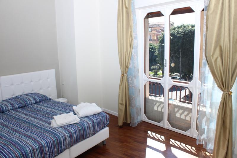 Domus Yenne Suites 칼리아리 외부 사진