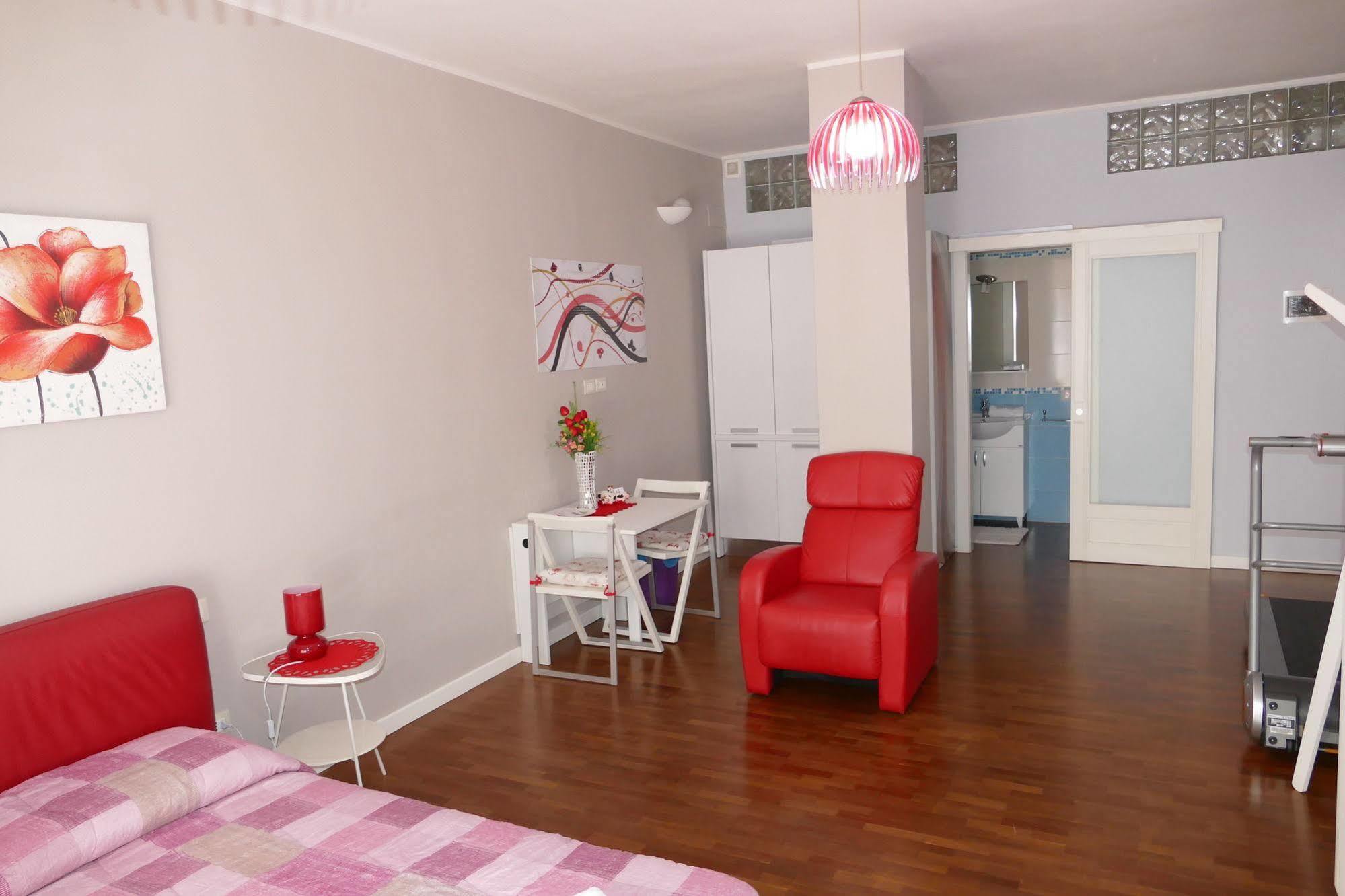 Domus Yenne Suites 칼리아리 외부 사진