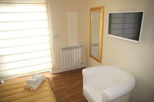 Domus Yenne Suites 칼리아리 외부 사진