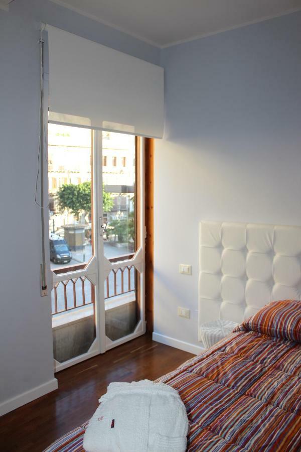 Domus Yenne Suites 칼리아리 외부 사진